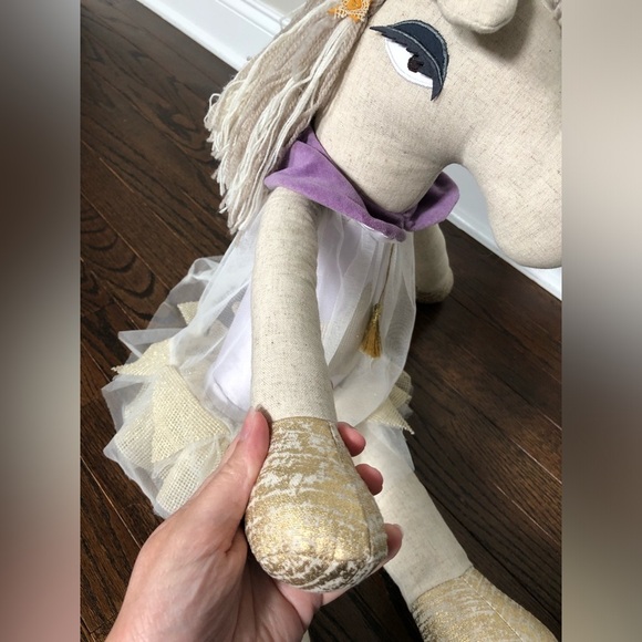 *LIKE NEW* Pottery Barn Kids 28” Everly Magical Princess Horse Linen Plush - Picture 9 of 10